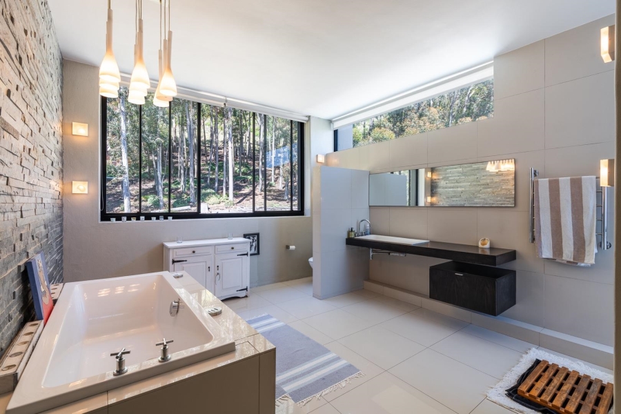 5 Bedroom Property for Sale in Fresnaye Western Cape